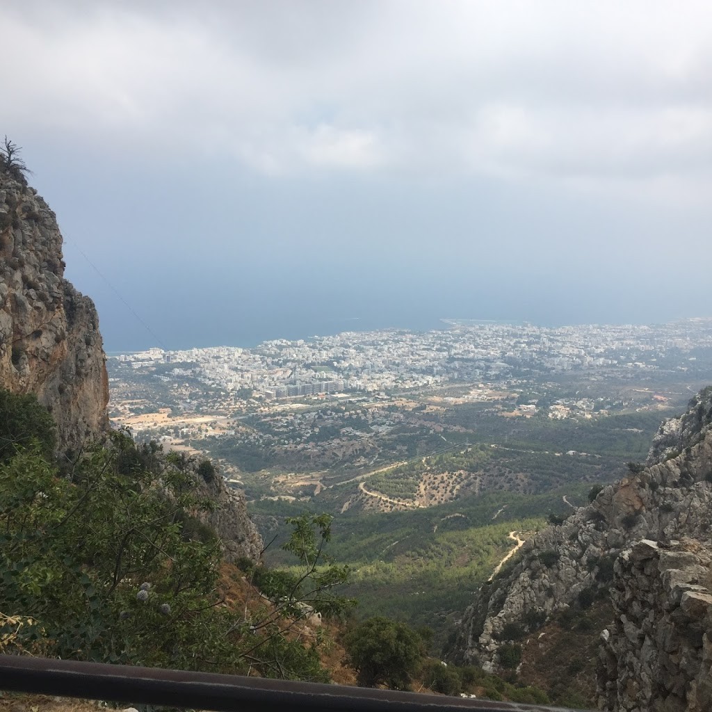 קפריסין הטורקית - מבט על קאיריניה מרכס ההרים