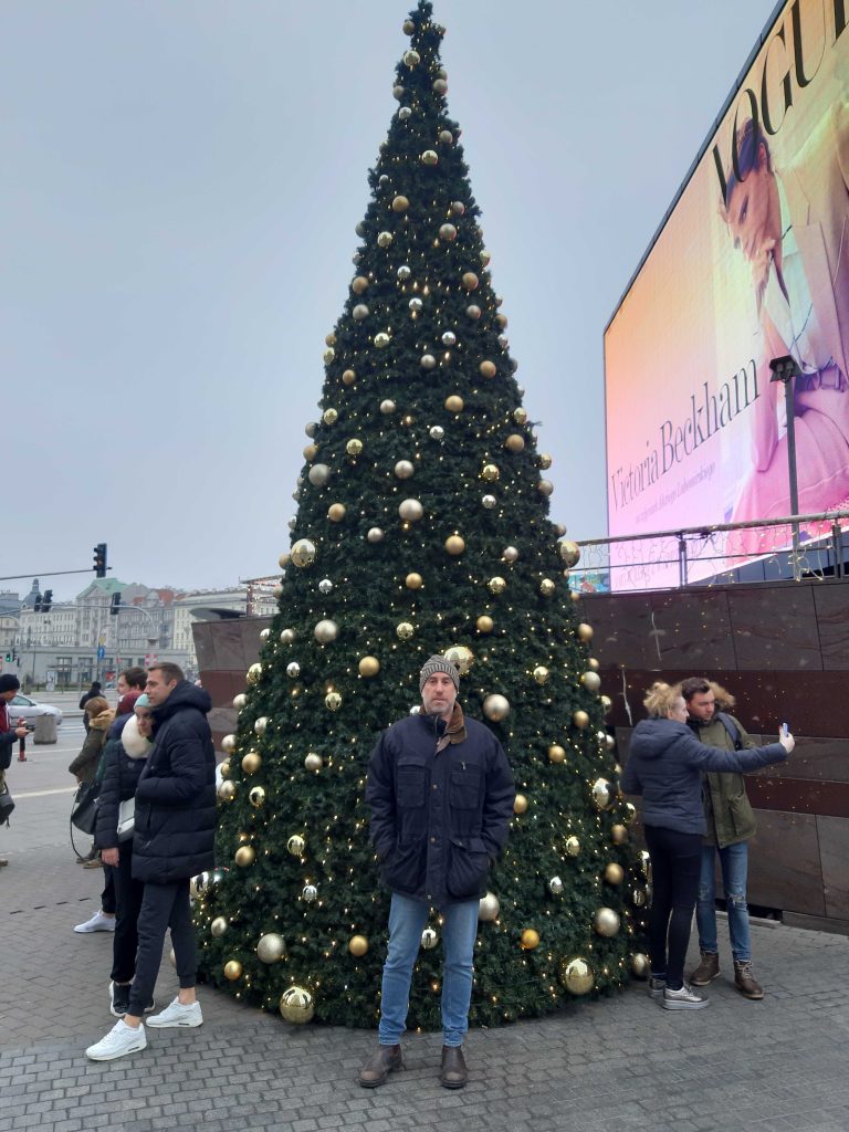 עץ אשוח בכניסה לזלוטי טראסי